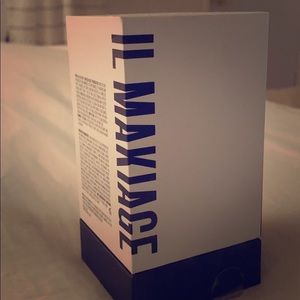 IL Makiage woke up like this 050